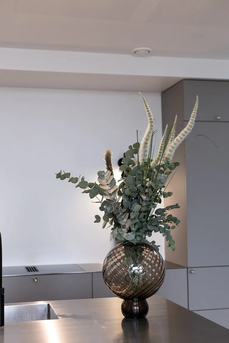 Meadow Swirl Vase - Topaz Medium